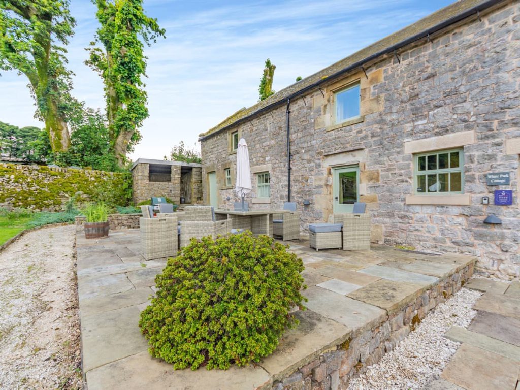 Stone holiday cottage and furnished front terrace
